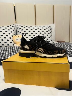 Authentic Fendi Sneakers 🐅 🖤